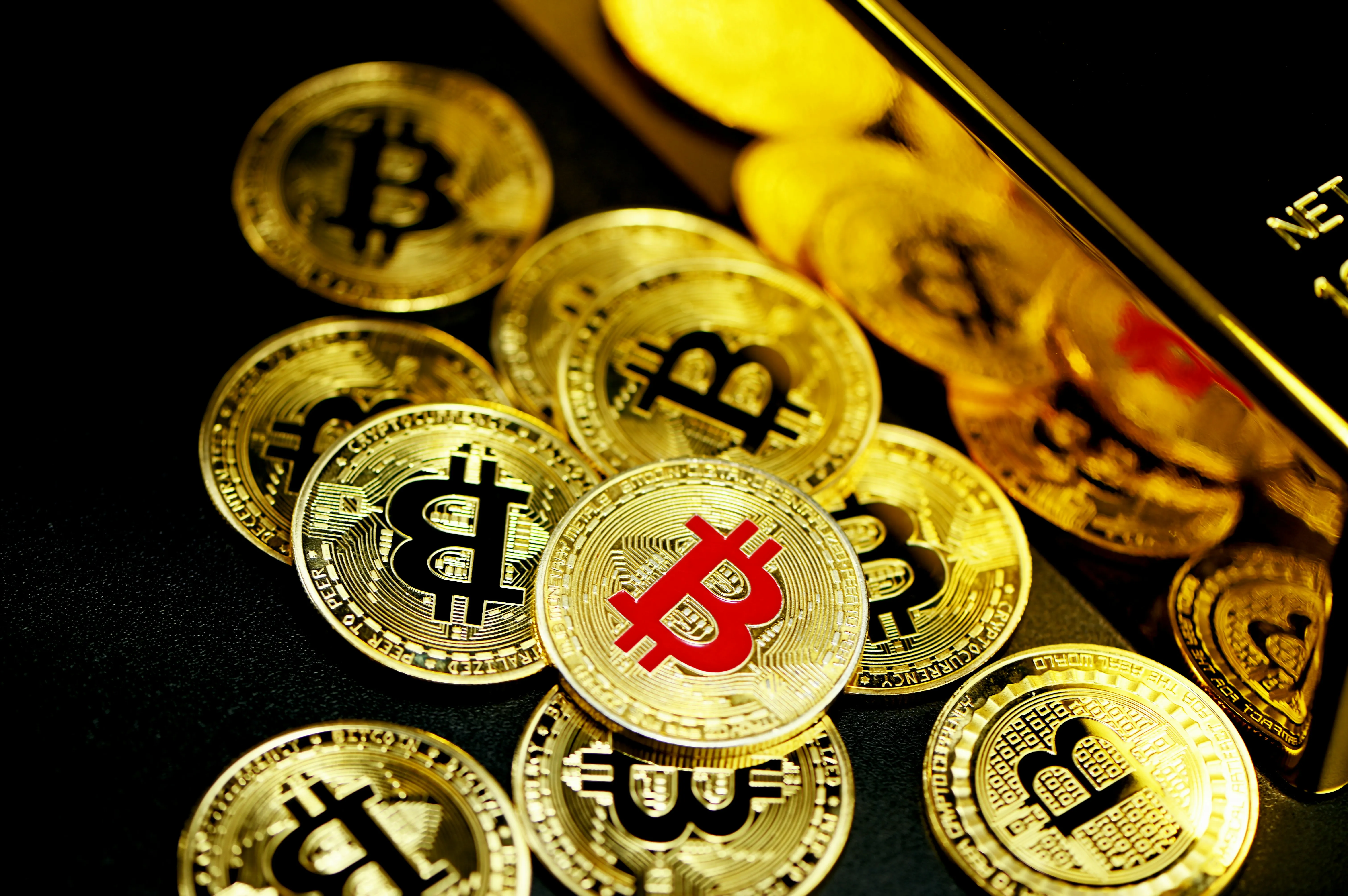 Hình ảnh các biểu tượng kèo cược bóng đá khác nhau như Handicap, 1X2, Over/Under, thể hiện sự đa dạng các loại kèo tại Thabet Casino.